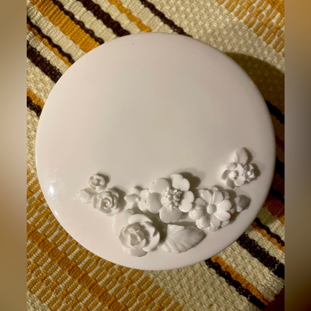 Wedgewood Petal bone china made in England trinket holder with lid.